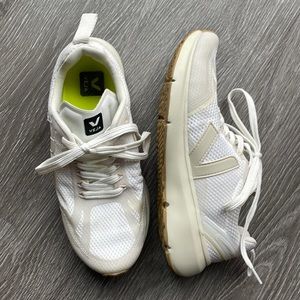 GENTLY WORN VEJA CONDOR 2 RUNNING SHOE in White Pierre**